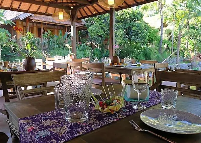 Desa Saya Eco Luxury & ホテル
