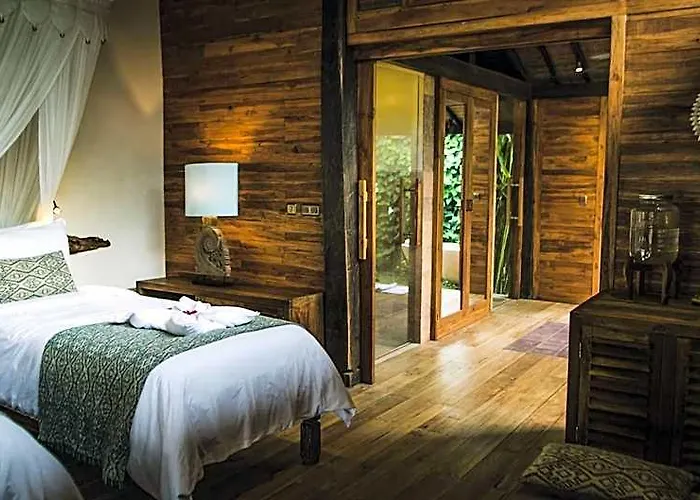 ホテル Desa Saya Eco Luxury & 4*